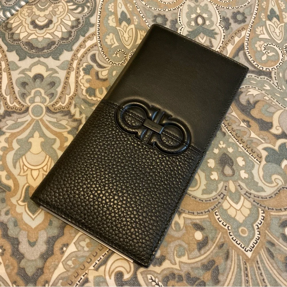 New Salvatore Ferragamo Gancini Nero Calfskin Pebble Leather Wallet Made Italy